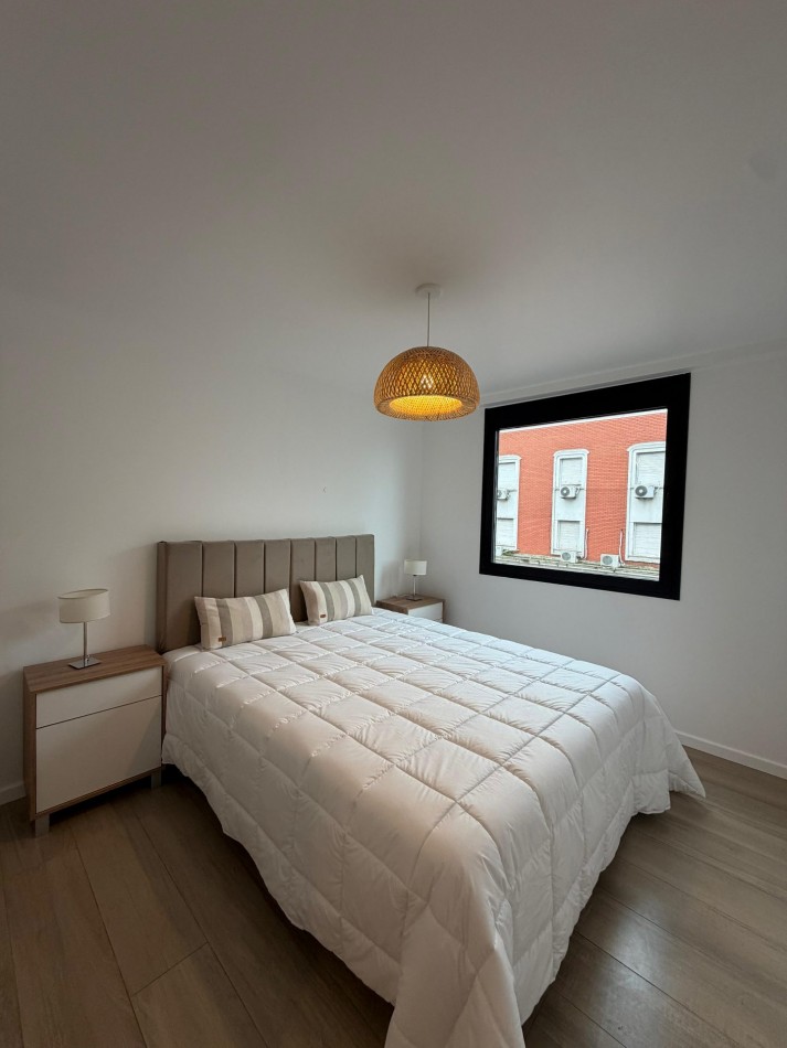 DEPARTAMENTO 2 AMB NOVECCENTO MORENO CON BALCON SALIENTE Y VISTA A PLAZA COLON
