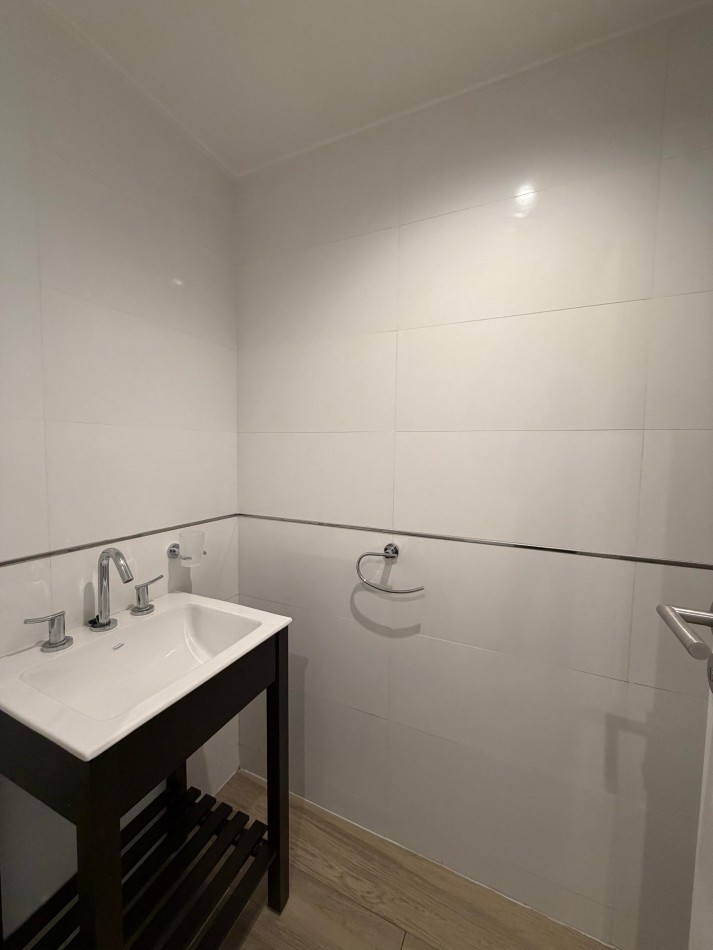 DEPARTAMENTO 2 AMB NOVECCENTO MORENO CON BALCON SALIENTE Y VISTA A PLAZA COLON