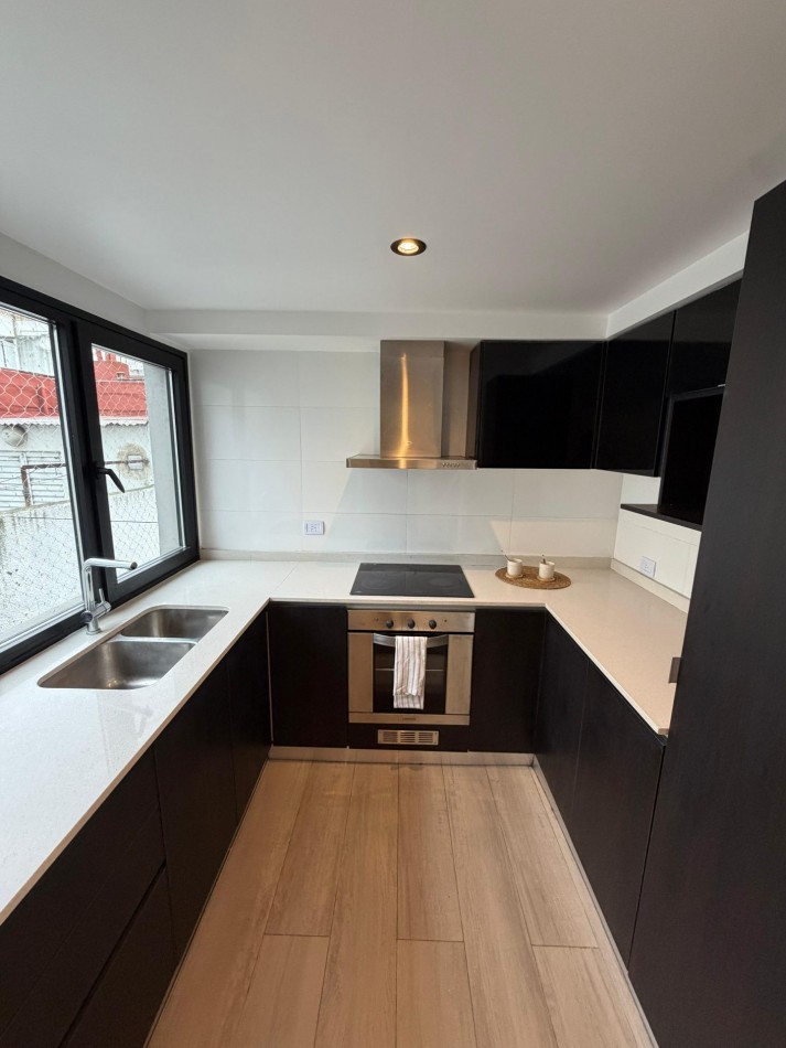DEPARTAMENTO 2 AMB NOVECCENTO MORENO CON BALCON SALIENTE Y VISTA A PLAZA COLON