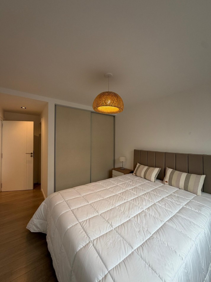 DEPARTAMENTO 2 AMB NOVECCENTO MORENO CON BALCON SALIENTE Y VISTA A PLAZA COLON