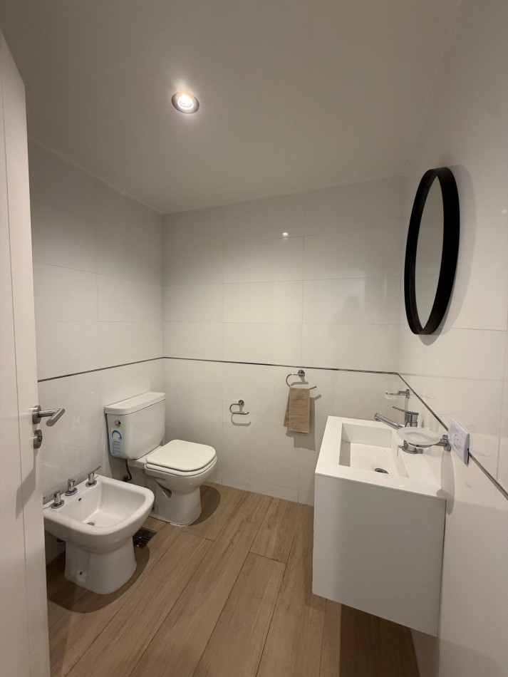DEPARTAMENTO 2 AMB NOVECCENTO MORENO CON BALCON SALIENTE Y VISTA A PLAZA COLON