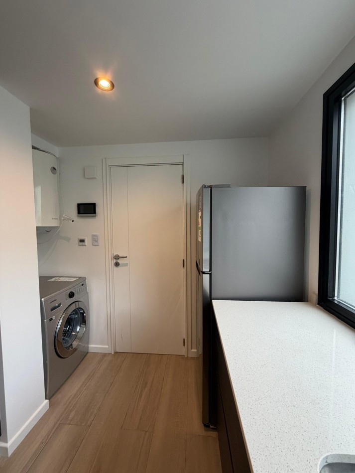 DEPARTAMENTO 2 AMB NOVECCENTO MORENO CON BALCON SALIENTE Y VISTA A PLAZA COLON