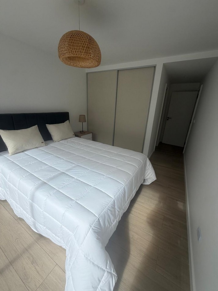 DEPARTAMENTO 2 AMB A LA CALLE EN EDIFICIO NOVECCENTO MORENO CON BALCON Y VISTA A PLAZA COLON
