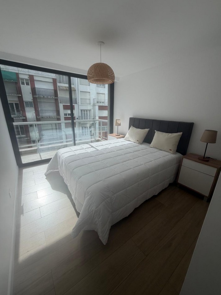 DEPARTAMENTO 2 AMB A LA CALLE EN EDIFICIO NOVECCENTO MORENO CON BALCON Y VISTA A PLAZA COLON