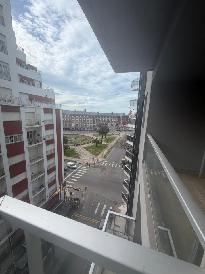 DEPARTAMENTO 2 AMB A LA CALLE EN EDIFICIO NOVECCENTO MORENO CON BALCON Y VISTA A PLAZA COLON