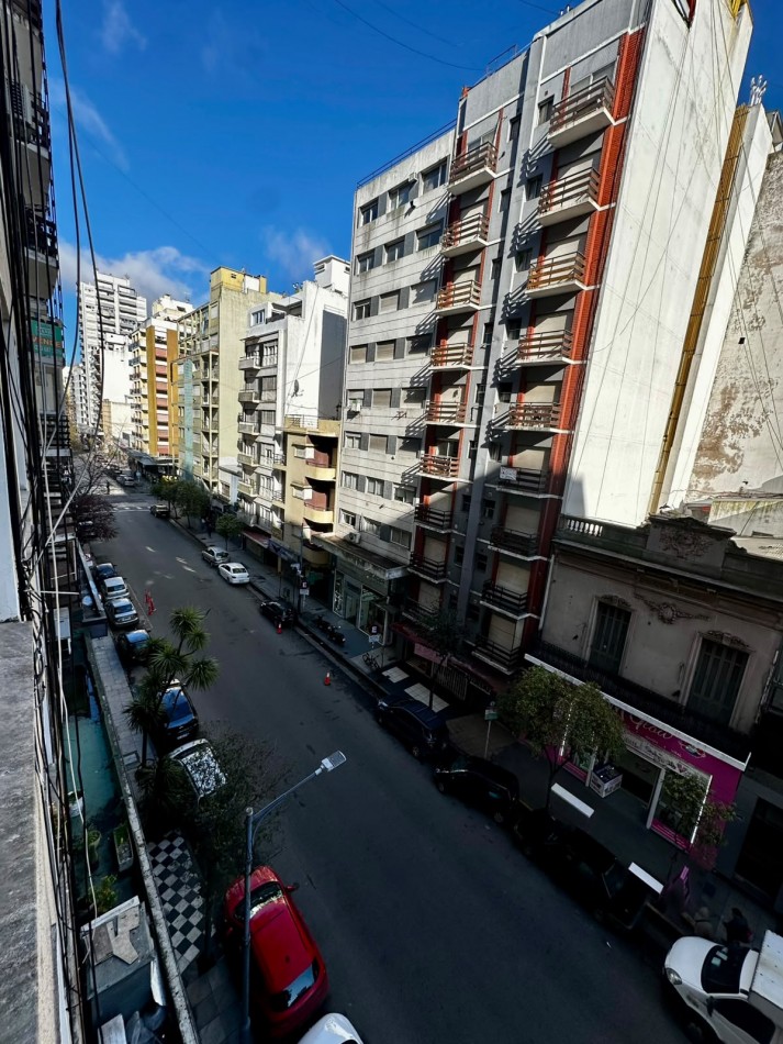 DEPARTAMENTO 3 AMBIENTES EXTERNO CON VENTANAL EN EL CENTRO