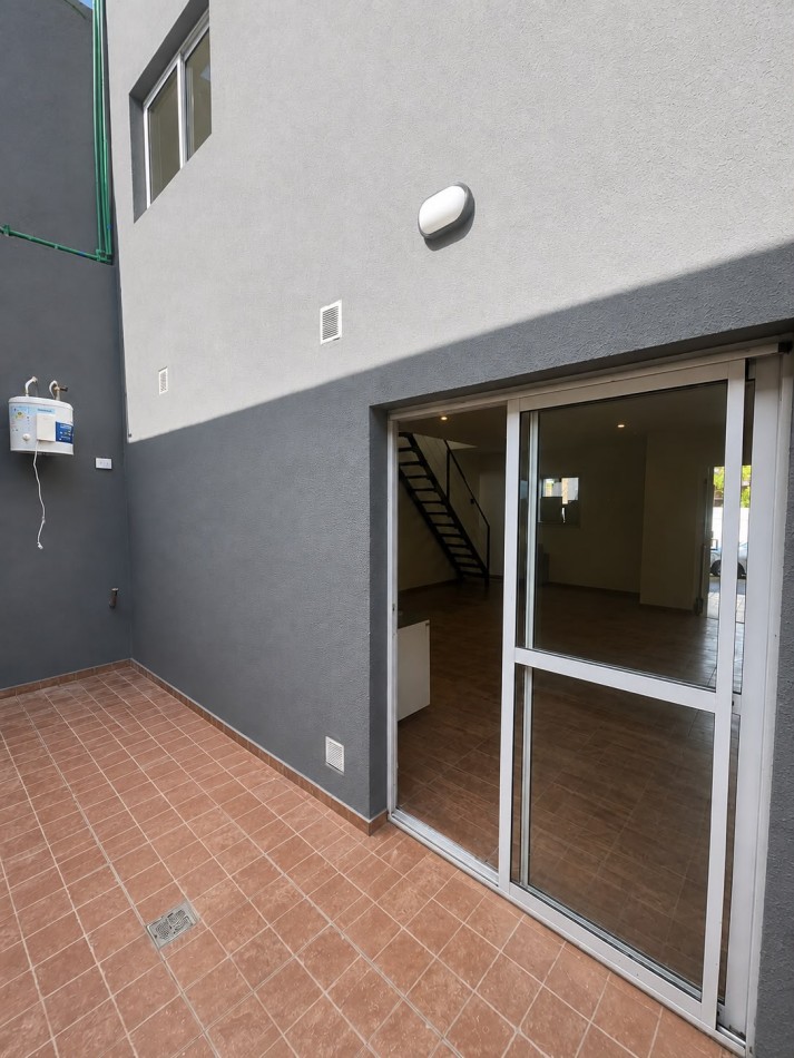 PH DE 4 AMB AL FRENTE, A ESTRENAR, APTO PROFESIONAL CON JARDIN, PATIO Y ENTRADA INDEPENDIENTE