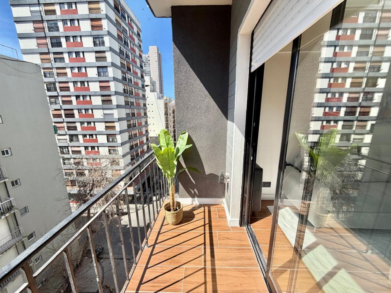DEPARTAMENTO 2 AMBIENTES A LA CALLE CON BALCON SALIENTE SOBRE VEREDA DE SOL EN ALDREY