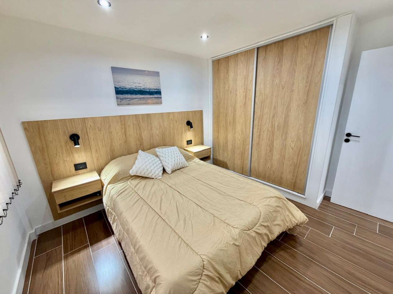 DEPARTAMENTO 2 AMBIENTES A LA CALLE CON BALCON SALIENTE SOBRE VEREDA DE SOL EN ALDREY