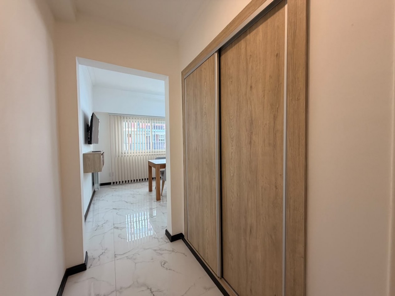 DEPARTAMENTO 3 AMBIENTES RECICLADO AL FRENTE CON BALCON CORRIDO EN EL CENTRO