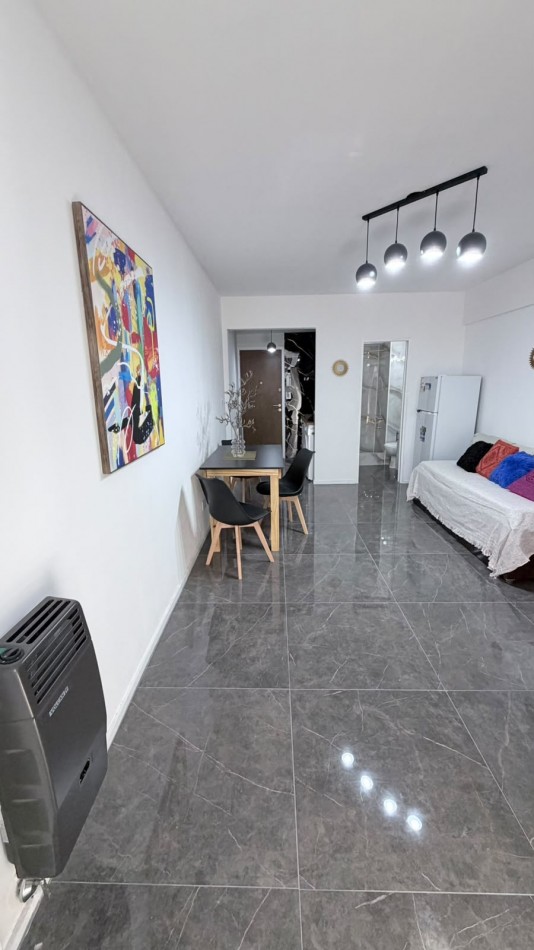 DEPARTAMENTO 1 AMB A LA CALLE CON BALCON SALIENTE Y VISTA LATERAL AL MAR EN GUEMES