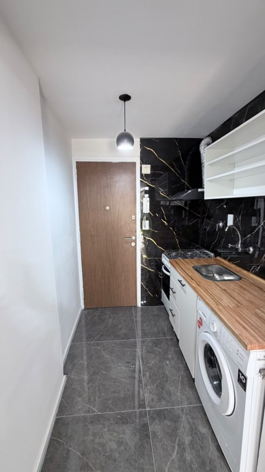 DEPARTAMENTO 1 AMB A LA CALLE CON BALCON SALIENTE Y VISTA LATERAL AL MAR EN GUEMES