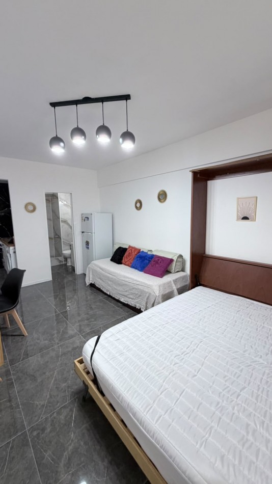 DEPARTAMENTO 1 AMB A LA CALLE CON BALCON SALIENTE Y VISTA LATERAL AL MAR EN GUEMES