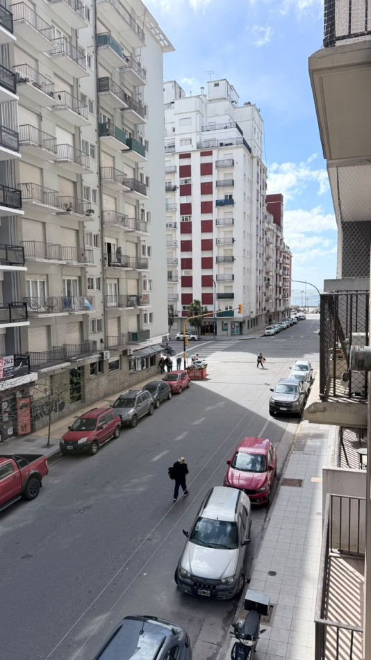 DEPARTAMENTO 1 AMB A LA CALLE CON BALCON SALIENTE Y VISTA LATERAL AL MAR EN GUEMES