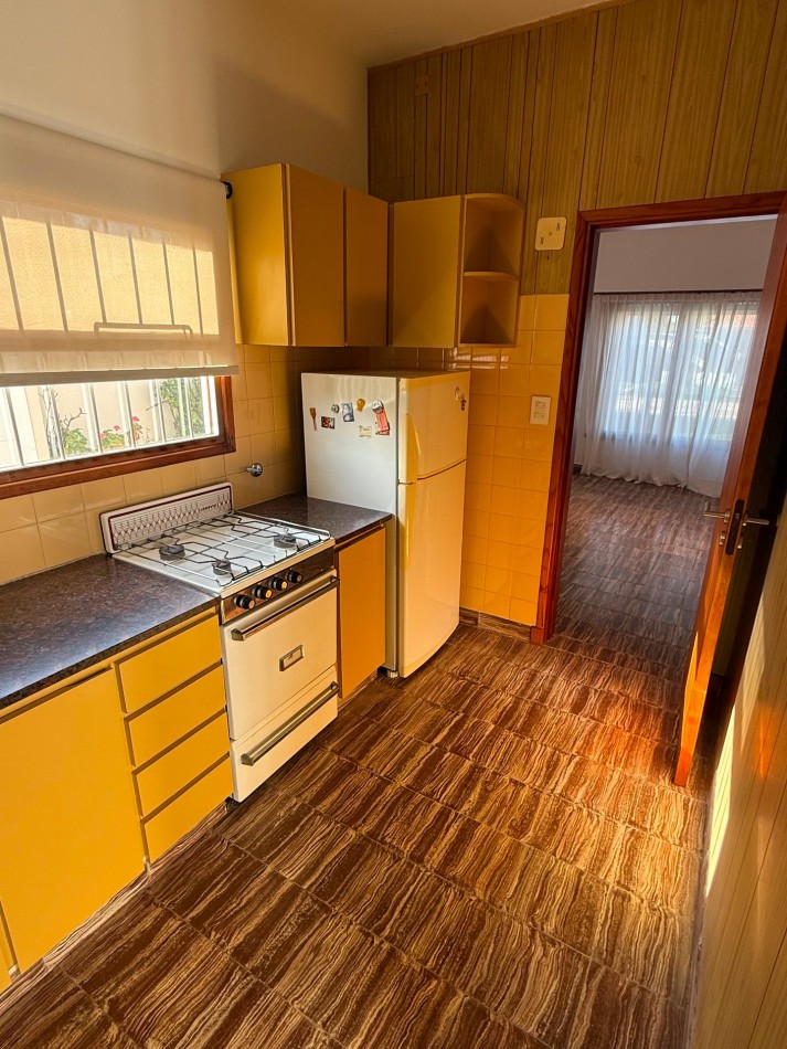 CASA AMERICANA DE 3 AMBIENTES EN EL BARRIO  EL GAUCHO  VENDE Y PERMUTA