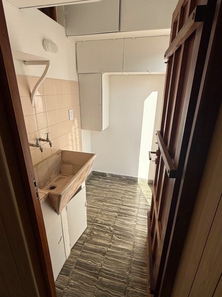 CASA AMERICANA DE 3 AMBIENTES EN EL BARRIO  EL GAUCHO  VENDE Y PERMUTA