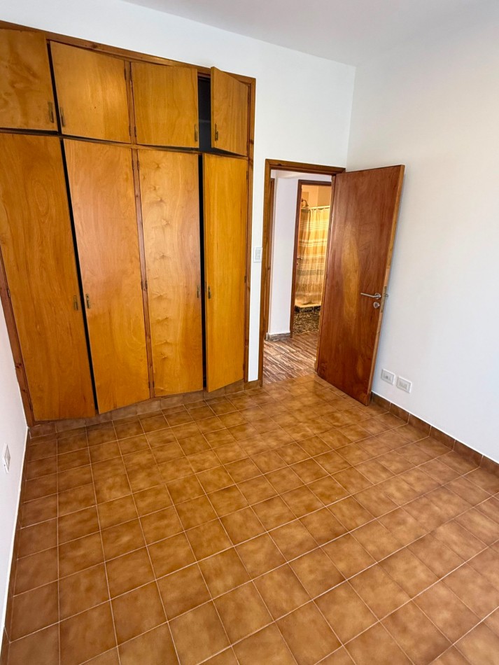 CASA AMERICANA DE 3 AMBIENTES EN EL BARRIO  EL GAUCHO  VENDE Y PERMUTA
