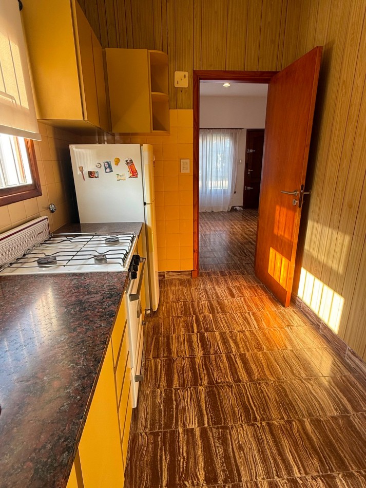 CASA AMERICANA DE 3 AMBIENTES EN EL BARRIO  EL GAUCHO  VENDE Y PERMUTA