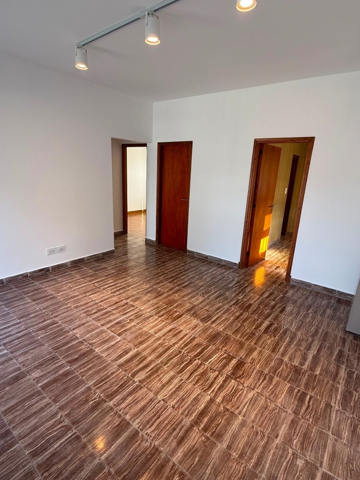 CASA AMERICANA DE 3 AMBIENTES EN EL BARRIO  EL GAUCHO  VENDE Y PERMUTA