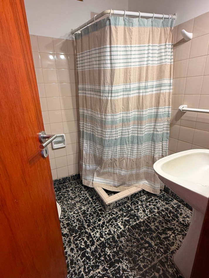 CASA AMERICANA DE 3 AMBIENTES EN EL BARRIO  EL GAUCHO  VENDE Y PERMUTA