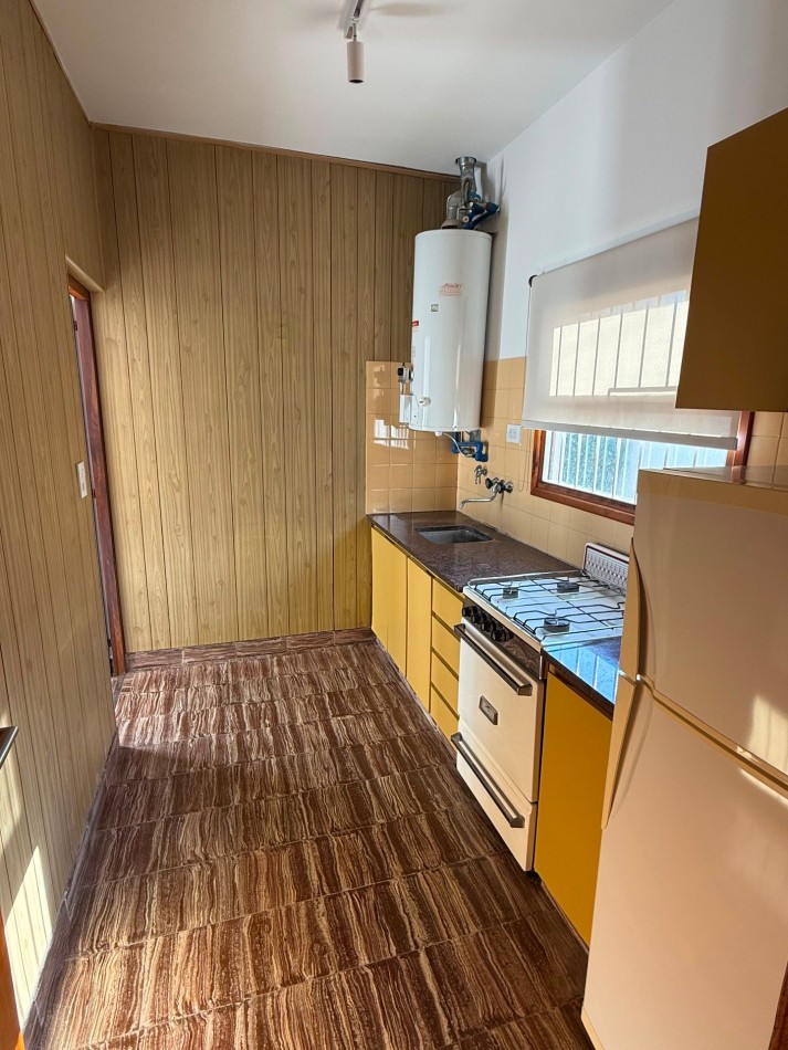 CASA AMERICANA DE 3 AMBIENTES EN EL BARRIO  EL GAUCHO  VENDE Y PERMUTA