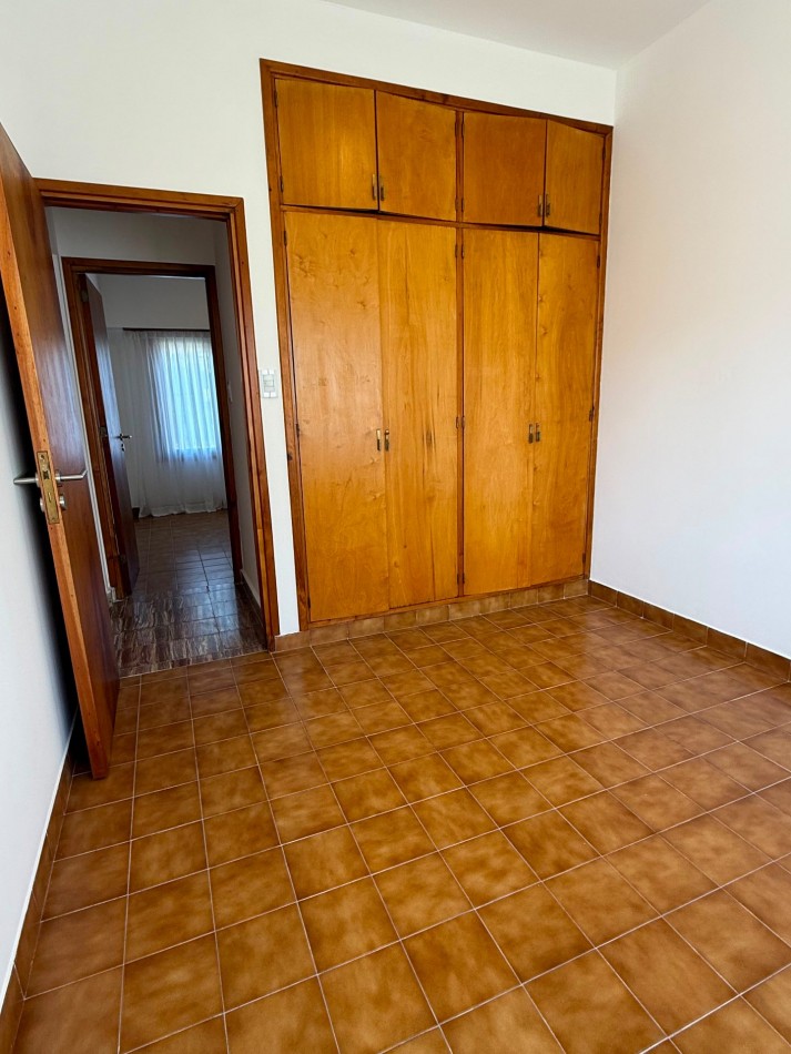 CASA AMERICANA DE 3 AMBIENTES EN EL BARRIO  EL GAUCHO  VENDE Y PERMUTA