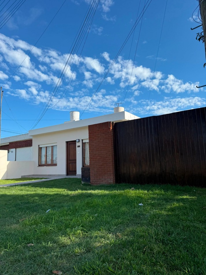 CASA AMERICANA DE 3 AMBIENTES EN EL BARRIO  EL GAUCHO  VENDE Y PERMUTA