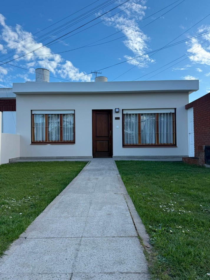 CASA AMERICANA DE 3 AMBIENTES EN EL BARRIO  EL GAUCHO  VENDE Y PERMUTA