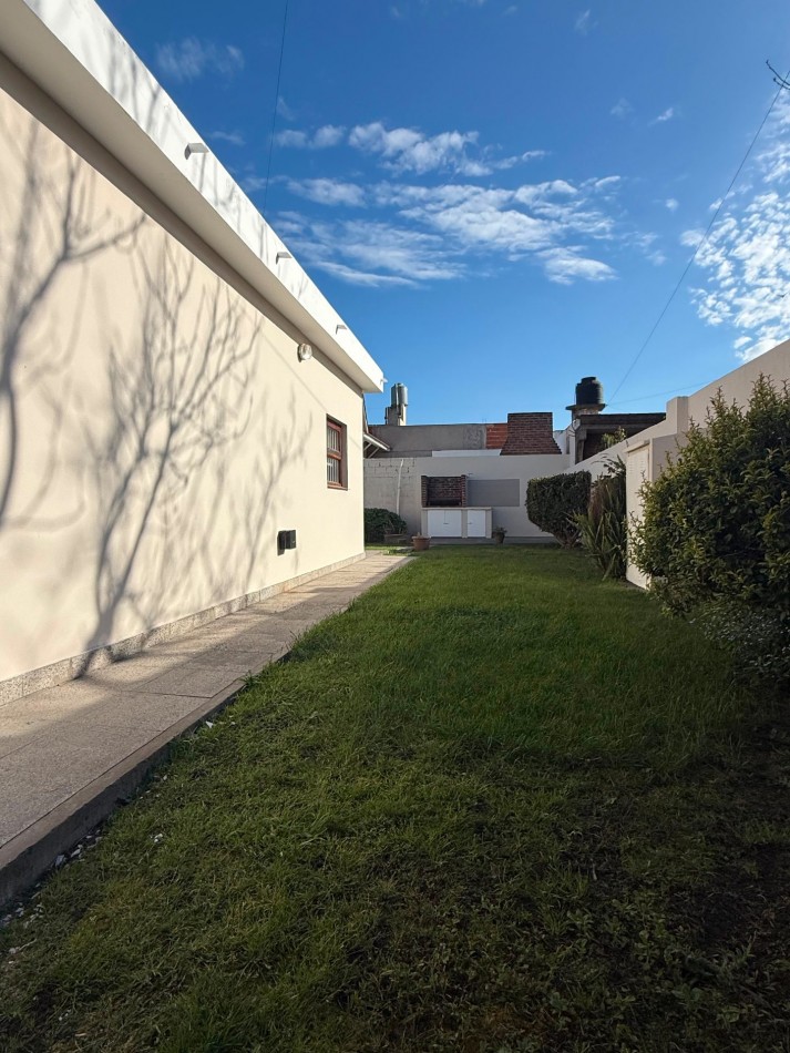 CASA AMERICANA DE 3 AMBIENTES EN EL BARRIO  EL GAUCHO  VENDE Y PERMUTA