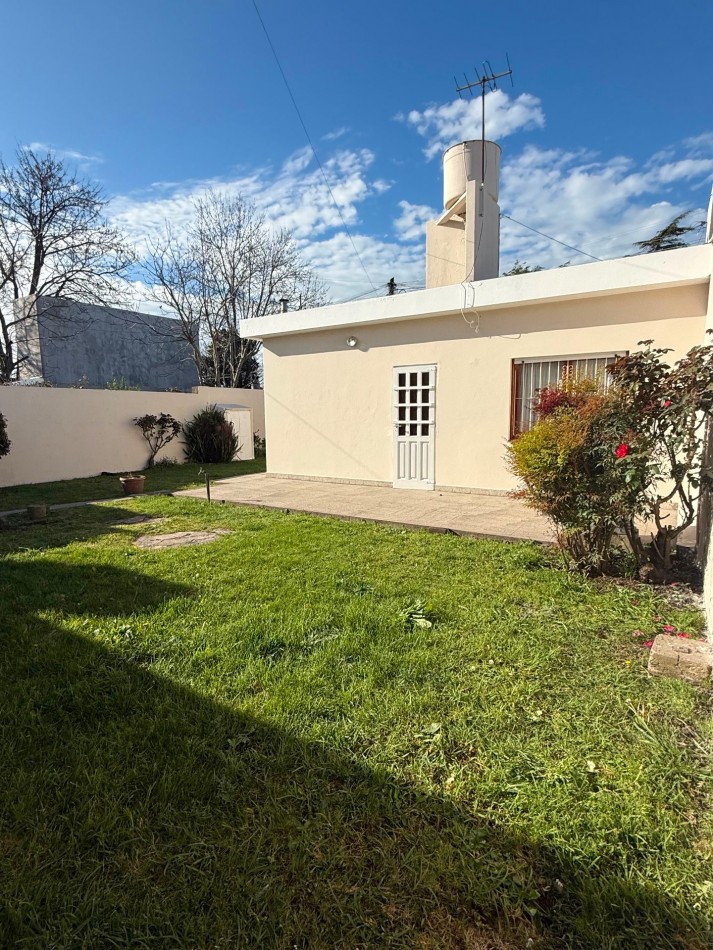 CASA AMERICANA DE 3 AMBIENTES EN EL BARRIO  EL GAUCHO  VENDE Y PERMUTA