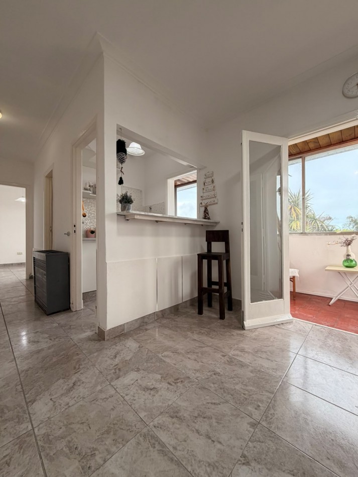 DEPARTAMENTO 2 AMB AL CONTRAFRENTE EN 1ER. PISO POR ESCALERA APTO CREDITO