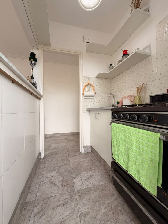 DEPARTAMENTO 2 AMB AL CONTRAFRENTE EN 1ER. PISO POR ESCALERA APTO CREDITO