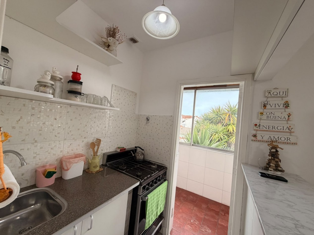 DEPARTAMENTO 2 AMB AL CONTRAFRENTE EN 1ER. PISO POR ESCALERA APTO CREDITO