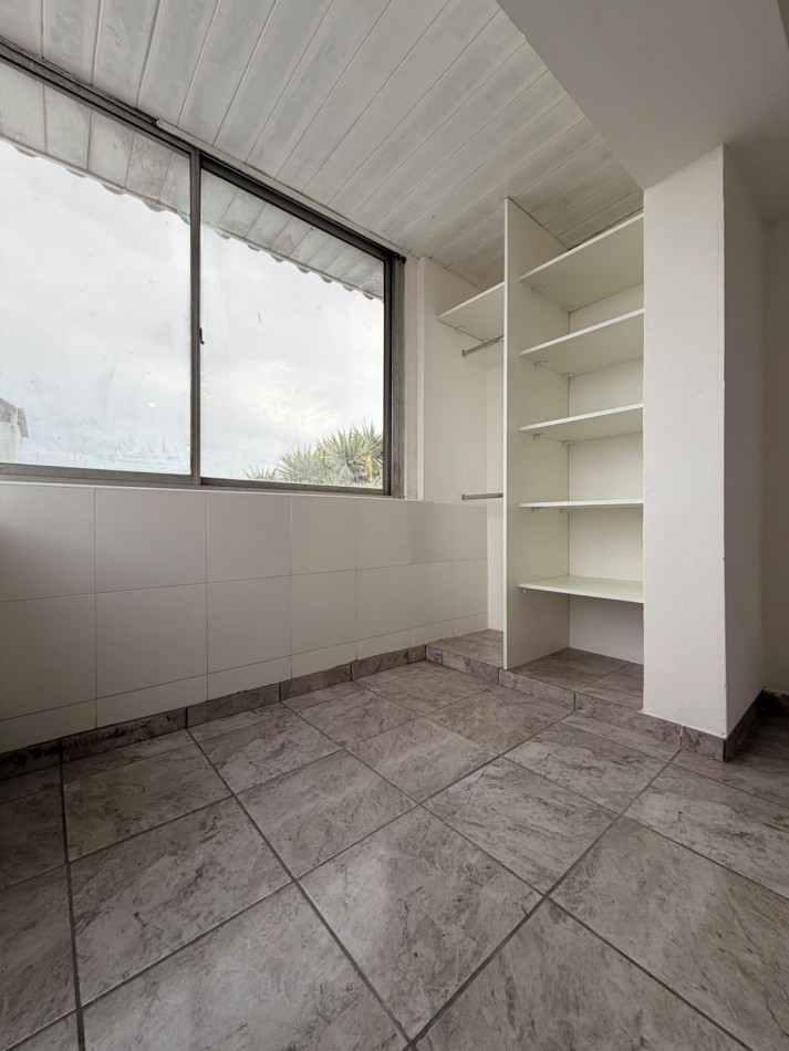 DEPARTAMENTO 2 AMB AL CONTRAFRENTE EN 1ER. PISO POR ESCALERA APTO CREDITO