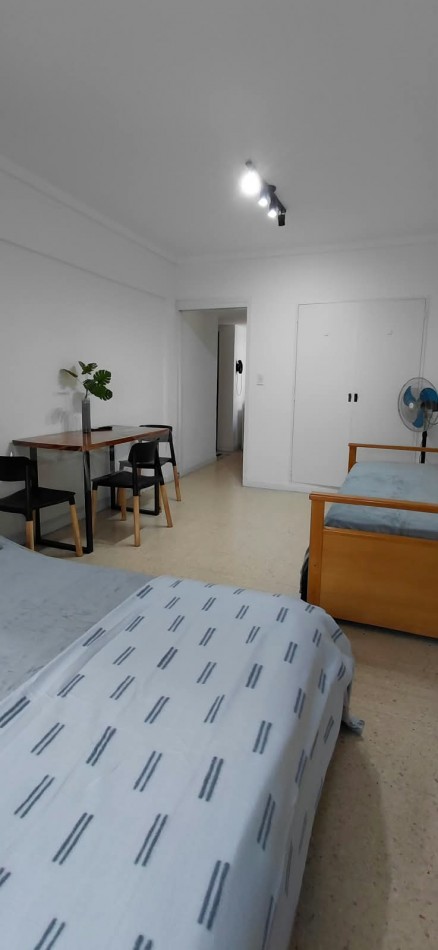 DEPARTAMENTO 1 AMB AL CONTRAFRENTE INTERNO MAS ESPACIO DE ESCRITORIO. APTO CREDITO