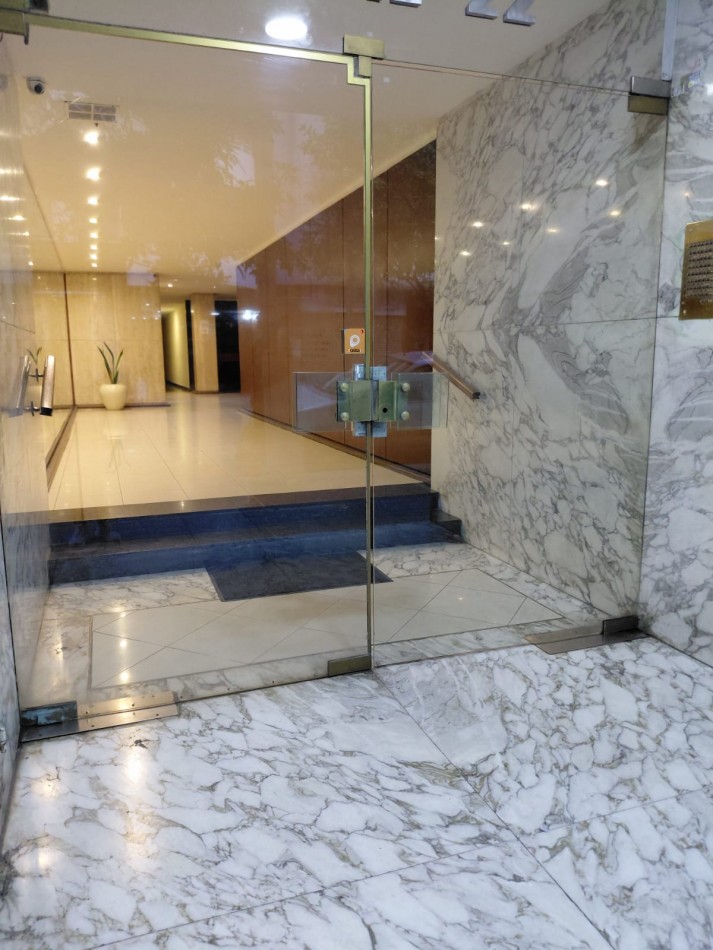 DEPARTAMENTO 1 AMB AL CONTRAFRENTE INTERNO MAS ESPACIO DE ESCRITORIO. APTO CREDITO