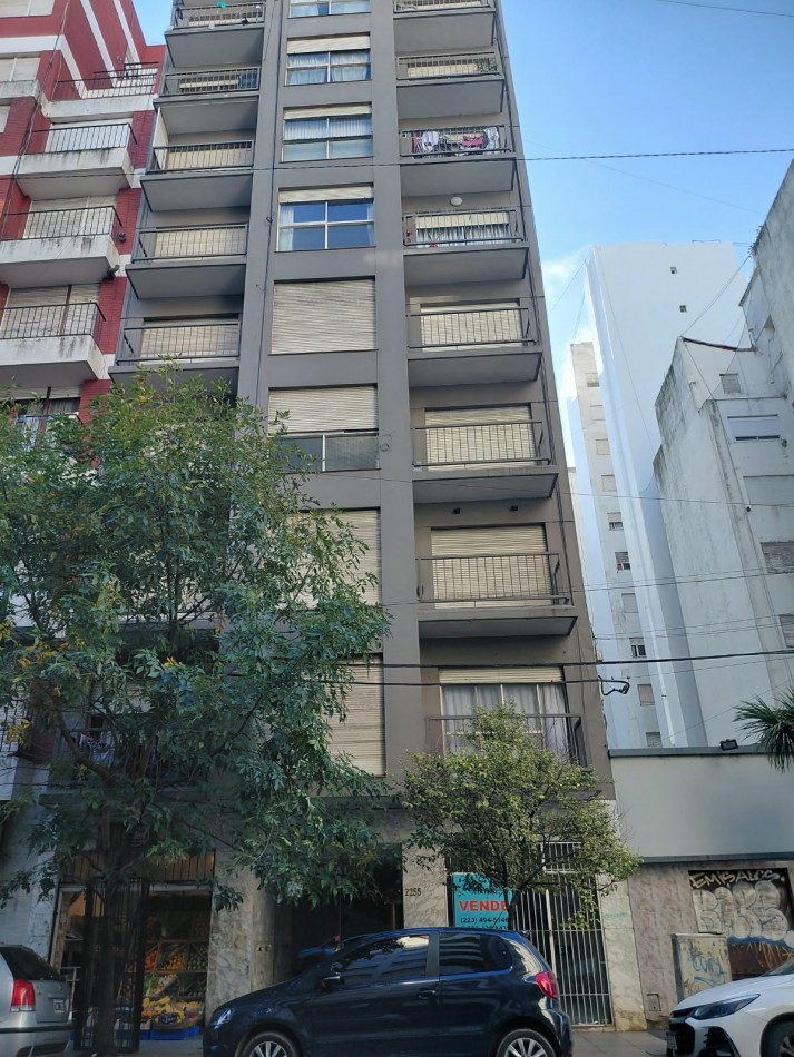 DEPARTAMENTO 1 AMB AL CONTRAFRENTE INTERNO MAS ESPACIO DE ESCRITORIO. APTO CREDITO