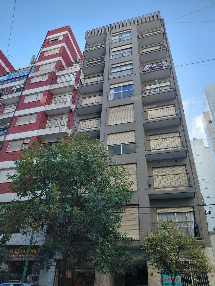 DEPARTAMENTO 1 AMB AL CONTRAFRENTE INTERNO MAS ESPACIO DE ESCRITORIO. APTO CREDITO