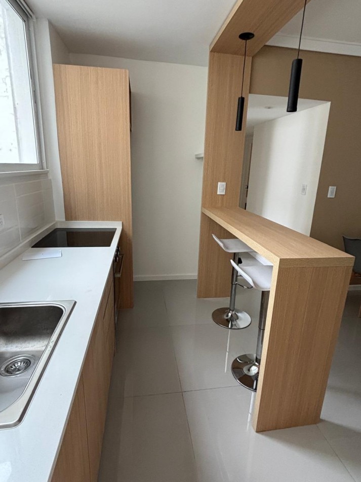 DEPARTAMENTO 3 AMBIENTES CON DEPENDENCIA AL FRENTE CON BALCON Y VISTA AL MAR