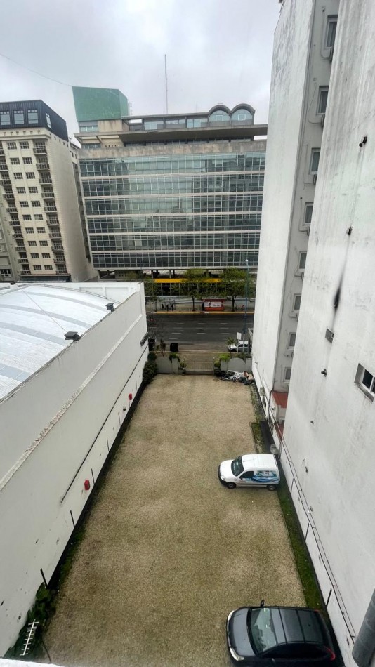 DEPARTAMENTO 1 AMB AMPLIO AL CONTRAFRENTE CON BALCON Y VISTA ABIERTA A LA AV. LURO