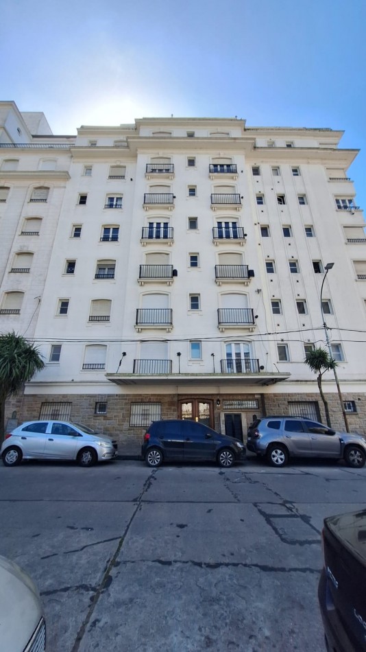 DEPARTAMENTO 3 AMBIENTES A LA CALLE CON VENTANAL Y VISTA AL MAR EN PUNTA IGLESIA