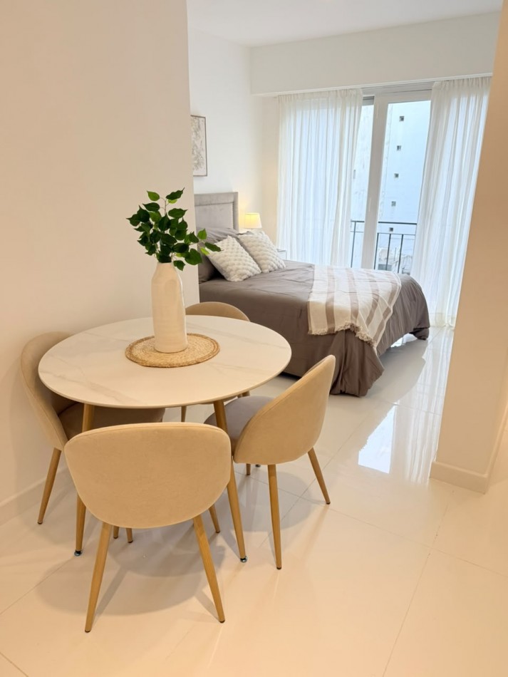 DEPARTAMENTO 1 AMB A LA CALLE CON BALCON FRANCES