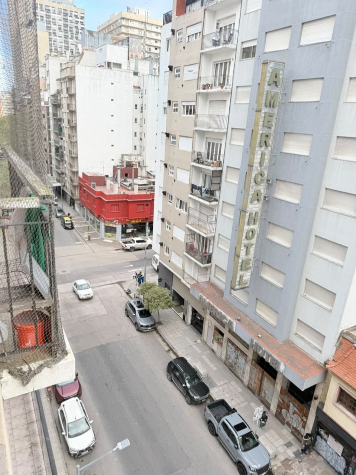 DEPARTAMENTO 1 AMB A LA CALLE CON BALCON FRANCES
