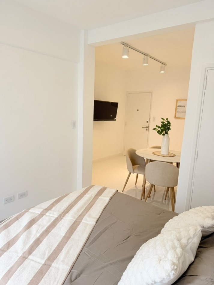 DEPARTAMENTO 1 AMB A LA CALLE CON BALCON FRANCES
