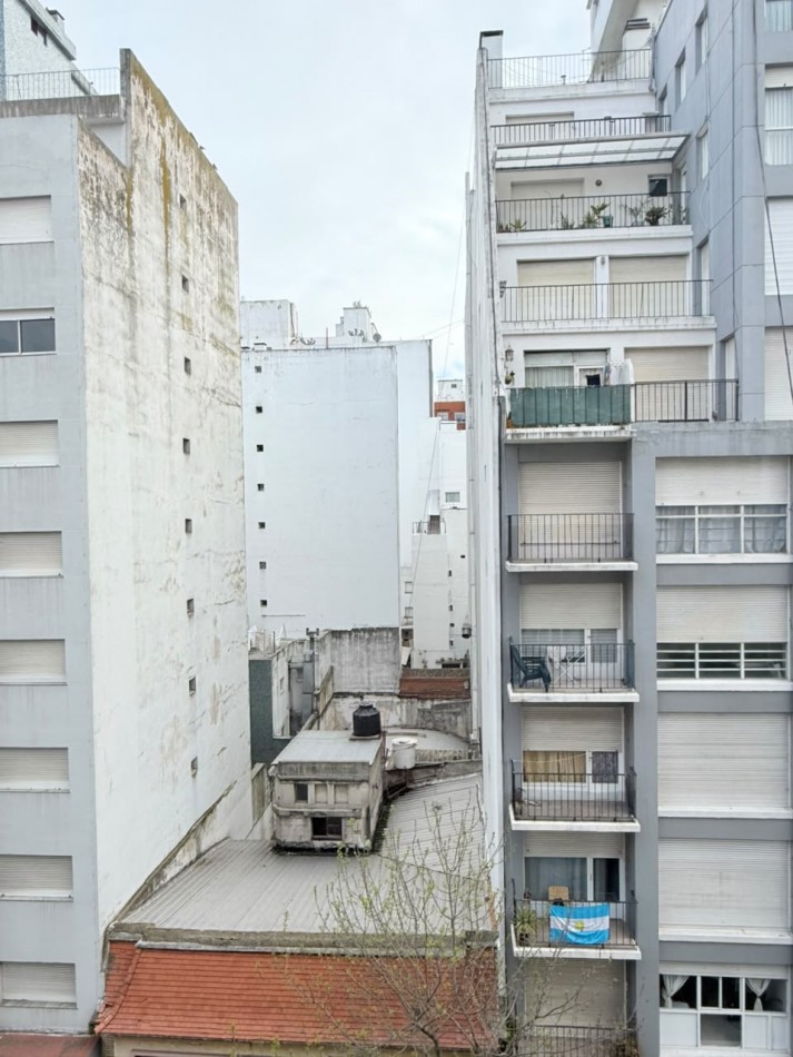 DEPARTAMENTO 1 AMB A LA CALLE CON BALCON FRANCES