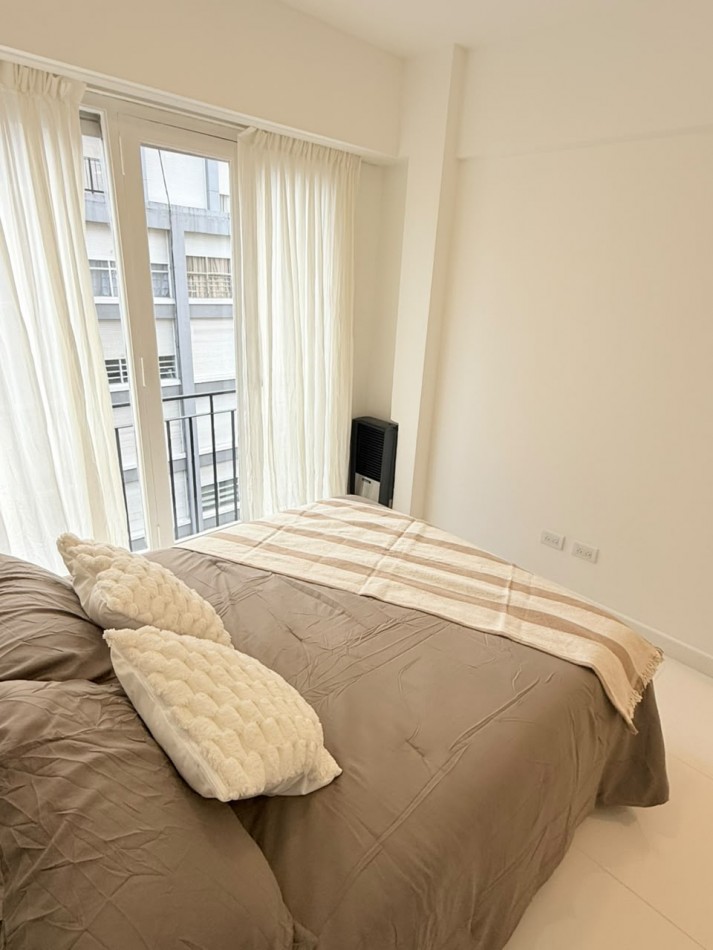 DEPARTAMENTO 1 AMB A LA CALLE CON BALCON FRANCES