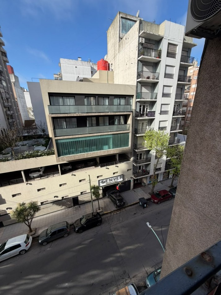 DEPARTAMENTO 1 AMB EN ESTADO ORIGINAL A LA CALLE EN ALDREY 