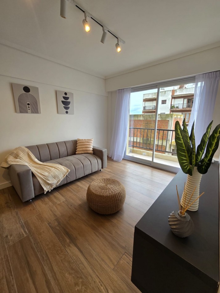 DEPARTAMENTO 2 AMBIENTES A LA CALLE CON DOBLE BALCON