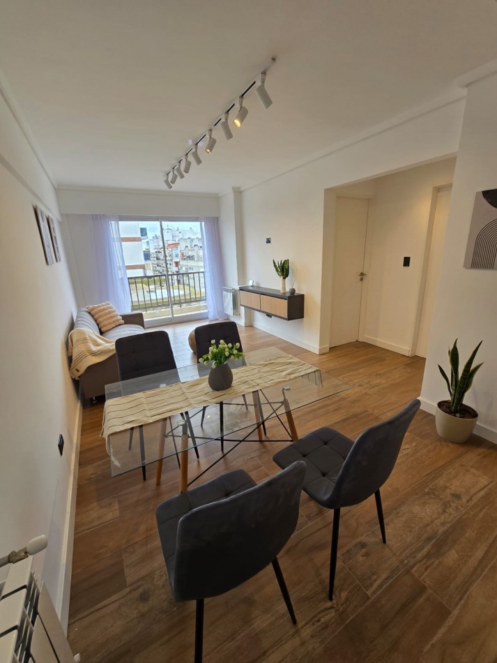 DEPARTAMENTO 2 AMBIENTES A LA CALLE CON DOBLE BALCON