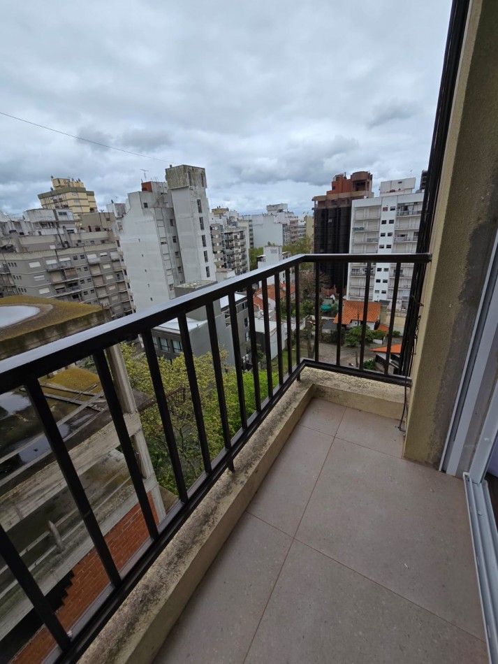 DEPARTAMENTO 2 AMBIENTES A LA CALLE CON DOBLE BALCON